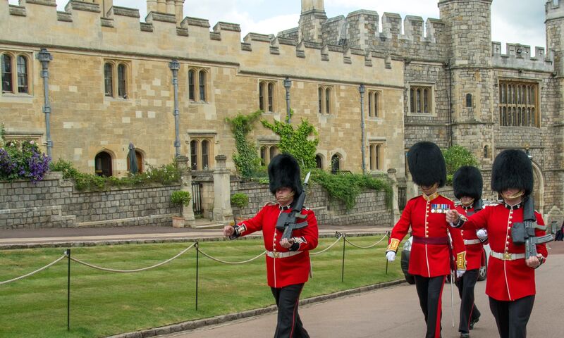 WINDSOR, STONEHENGE, LUNCH in LACOCK